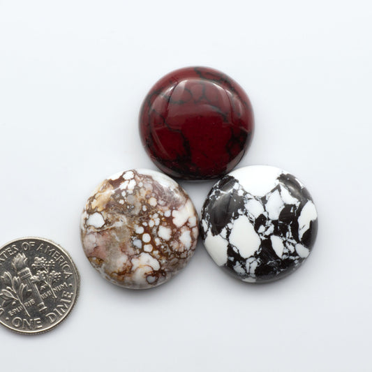 This lot contains an assortment of cabochons. Richly colored and highly varied, these cabochons are sure to have something to excite everyone. 