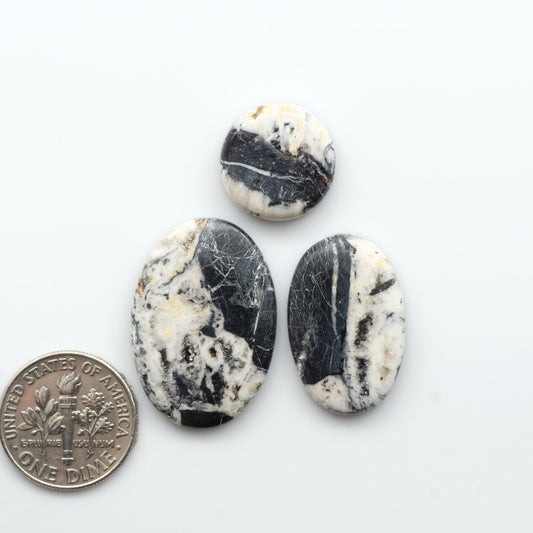 Natural White Buffalo Stone Cabochons are semi-precious gemstones cut into shapes ideal for jewelry-making, making them an excellent choice for artisans.